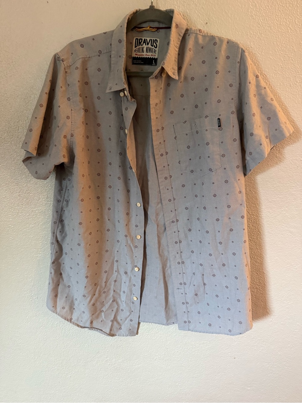 Oravus Short Sleeve Button-Down Shirt in Light Gray
